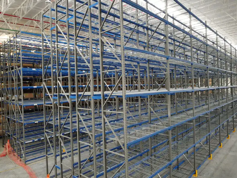 Almacén con racks selectivos fabricados por RC Racks