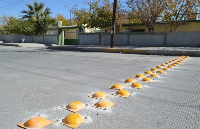 Normativas y estándares de las boyas metálicas viales